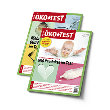 Zwei Ausgaben der Zeitschrift ÖKO-TEST mit Titeln zu Produkttests, darunter '586 Produkte im Test' und 'Mehr als 600 Produkte im Test'