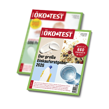 Das Bild zeigt zwei versetzt aufgefächerte Öko Test Jahrbücher