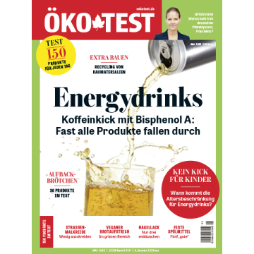 Titelseite der ÖKO-TEST Ausgabe mit dem Schwerpunkt auf Energydrinks. Titel in rot und schwarz, Bild von sprudelndem Getränk. Hinweise zu Koffein und Bisphenol A.
