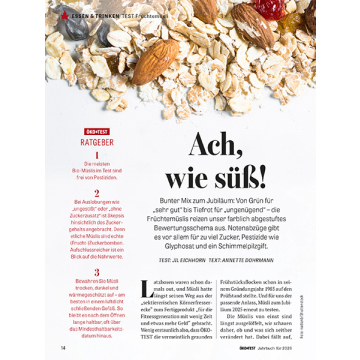 Nahaufnahme von Haferflocken, Mandeln und getrockneten Früchten auf weißem Untergrund mit Textüberschrift 'Ach, wie süß!' und Fließtext zu Bio-Müsli und Pestiziden.