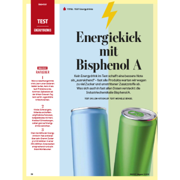 Titelblatt eines Tests zu Energydrinks, Thema: Bisphenol A. Zwei Dosen in verschiedenen Farben, mit Blitzsymbol und Hinweis auf Testergebnisse.