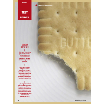 Nahaufnahme eines hellen Butterkekses mit einem Biss, daneben Text mit Tipps zu Butterkeksen in deutscher Sprache