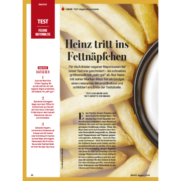 Nahaufnahme von goldgelben Pommes frites, die dicht nebeneinander liegen, als Hintergrund für einen Testbericht über vegane Mayonnaise von Heinz.